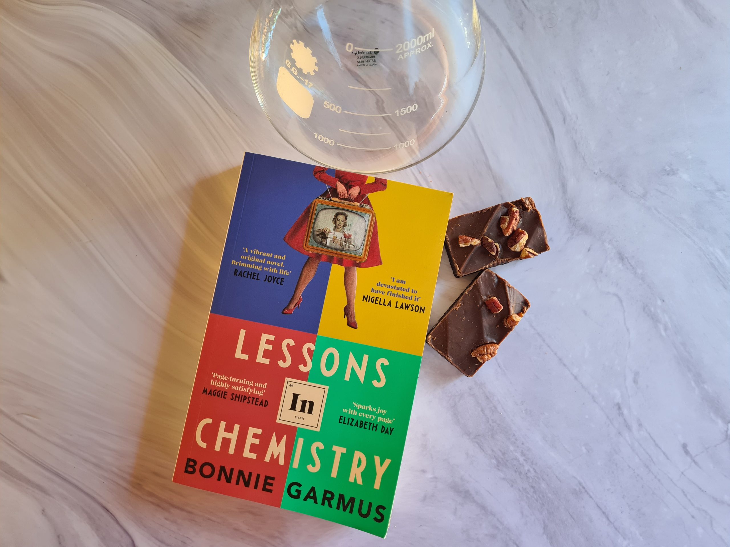 Lessons in Chemistry Bonnie Garmus Penguin Books Roelia Reads