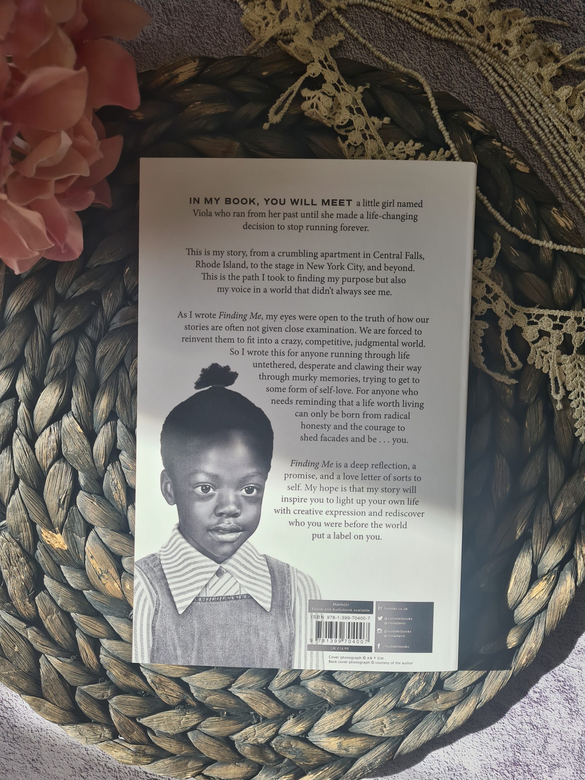 Review Finding Me A Memoir by Viola Davis Roelia Reads