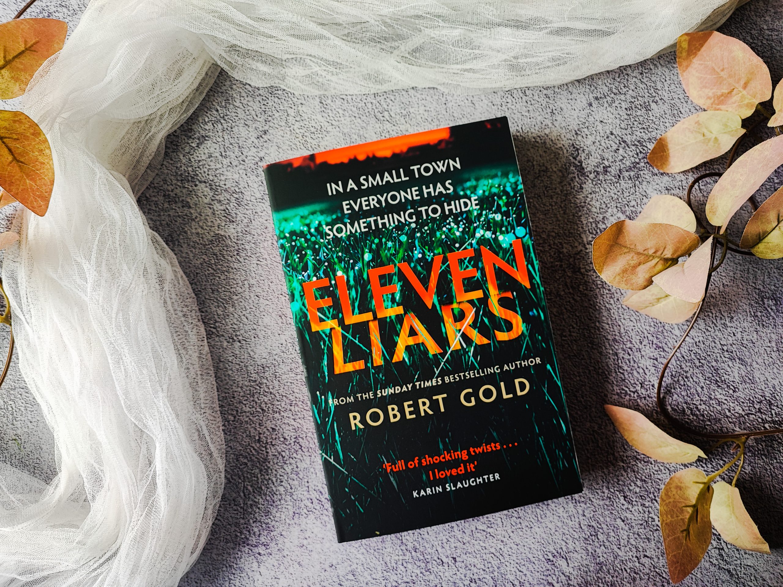 Eleven Liars, by Robert Gold Roelia Reads
